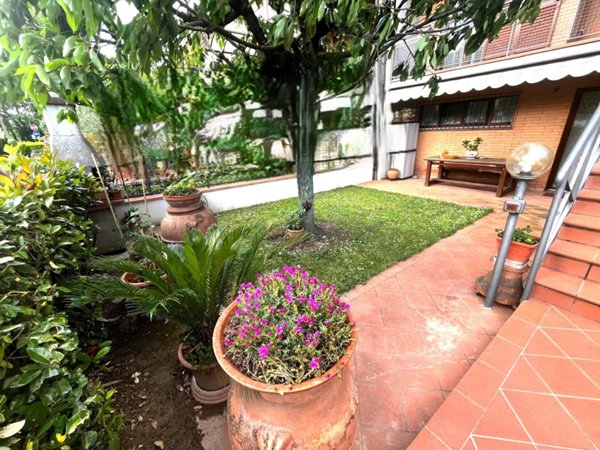 villa in vendita a Campi Bisenzio in zona San Piero a Ponti