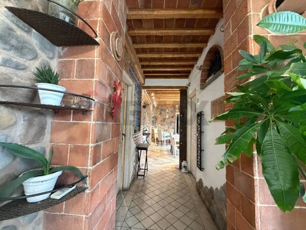 negozio in vendita a Campi Bisenzio in zona Capalle