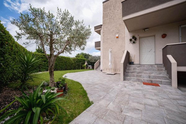 casa indipendente in vendita a Campi Bisenzio in zona San Donnino