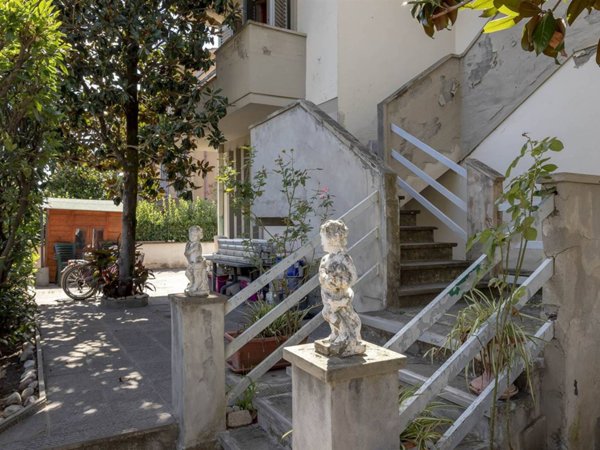 casa indipendente in vendita a Campi Bisenzio in zona La Madonnina