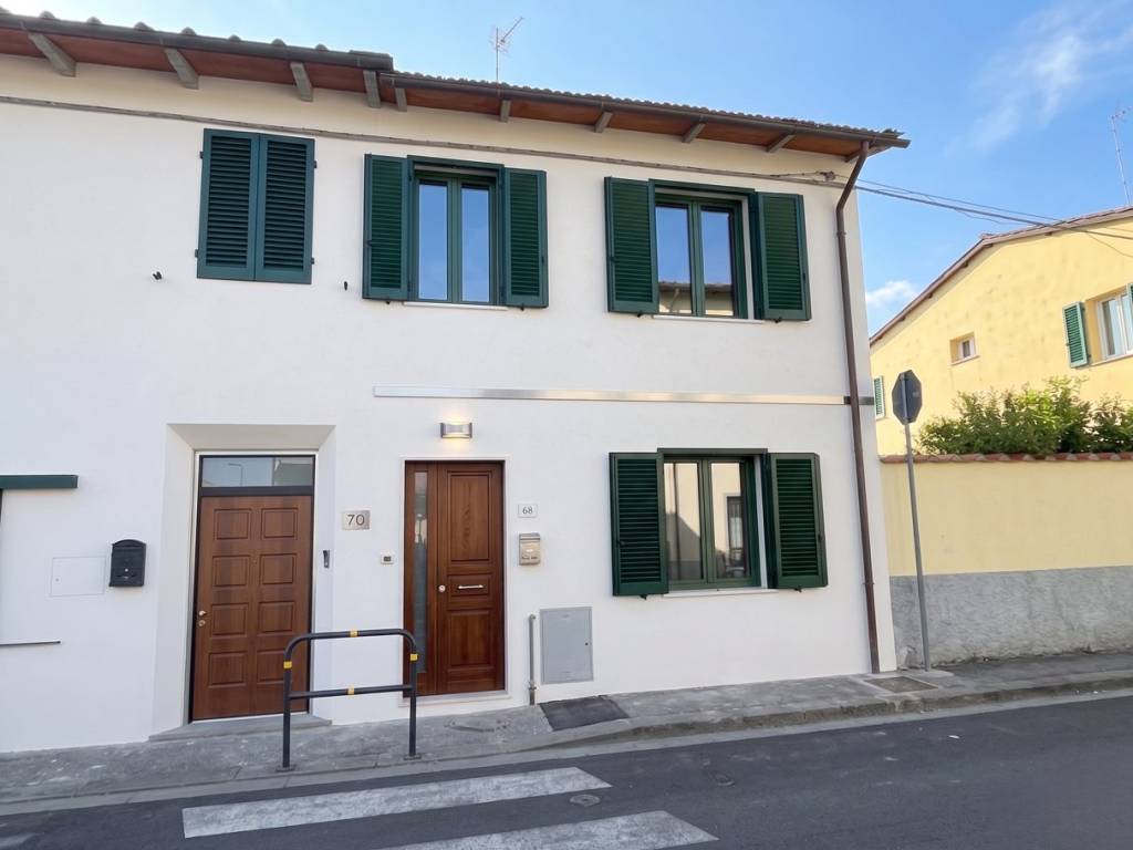 casa indipendente in vendita a Campi Bisenzio