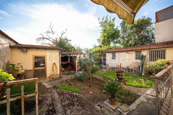 casa indipendente in vendita a Campi Bisenzio in zona Capalle