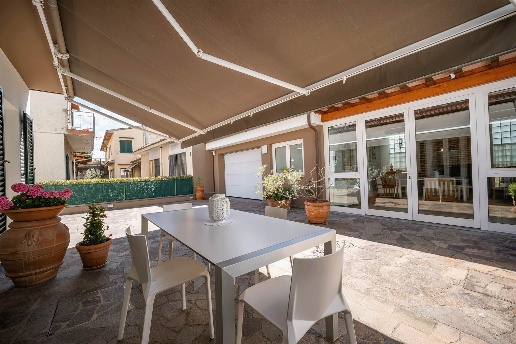 casa indipendente in vendita a Campi Bisenzio