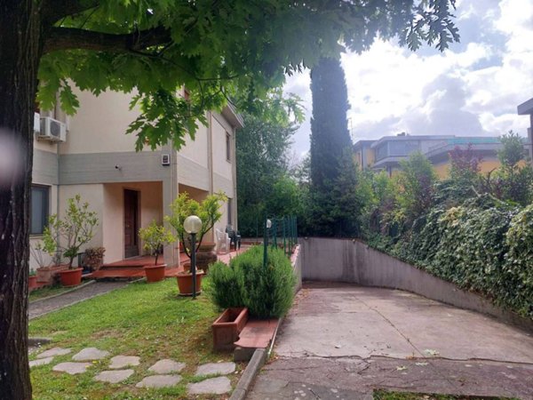 casa indipendente in vendita a Campi Bisenzio