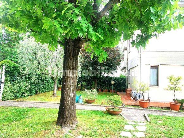 casa indipendente in vendita a Campi Bisenzio