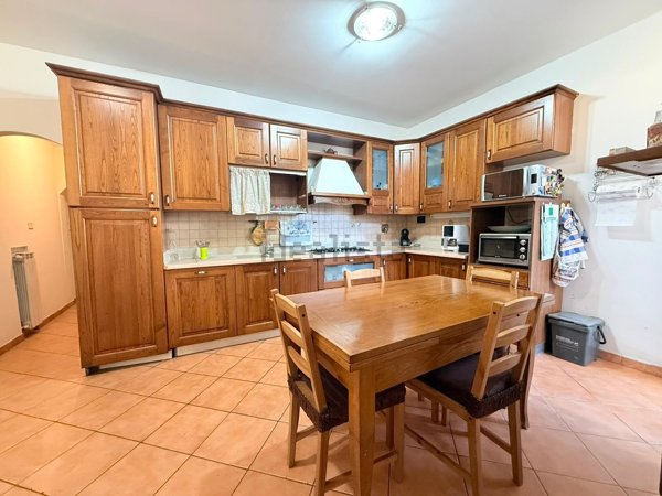 casa indipendente in vendita a Campi Bisenzio