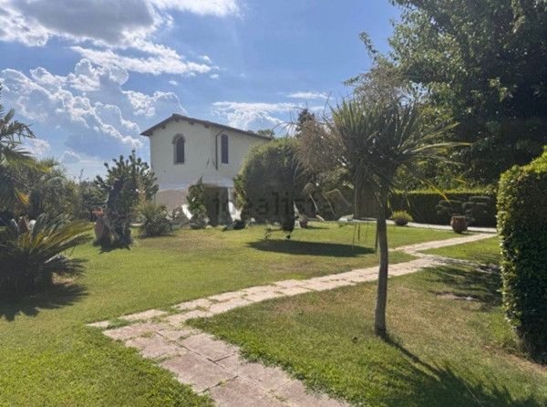 casa indipendente in vendita a Campi Bisenzio