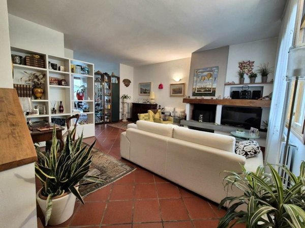casa indipendente in vendita a Campi Bisenzio