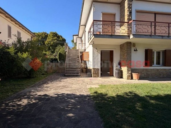 casa indipendente in vendita a Campi Bisenzio
