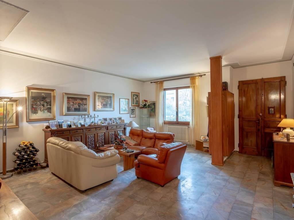 casa indipendente in vendita a Campi Bisenzio