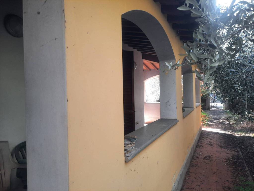 casa indipendente in vendita a Campi Bisenzio