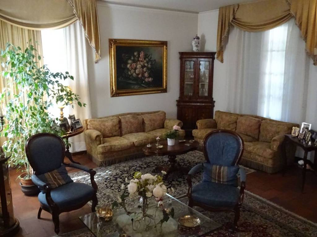 casa indipendente in vendita a Campi Bisenzio