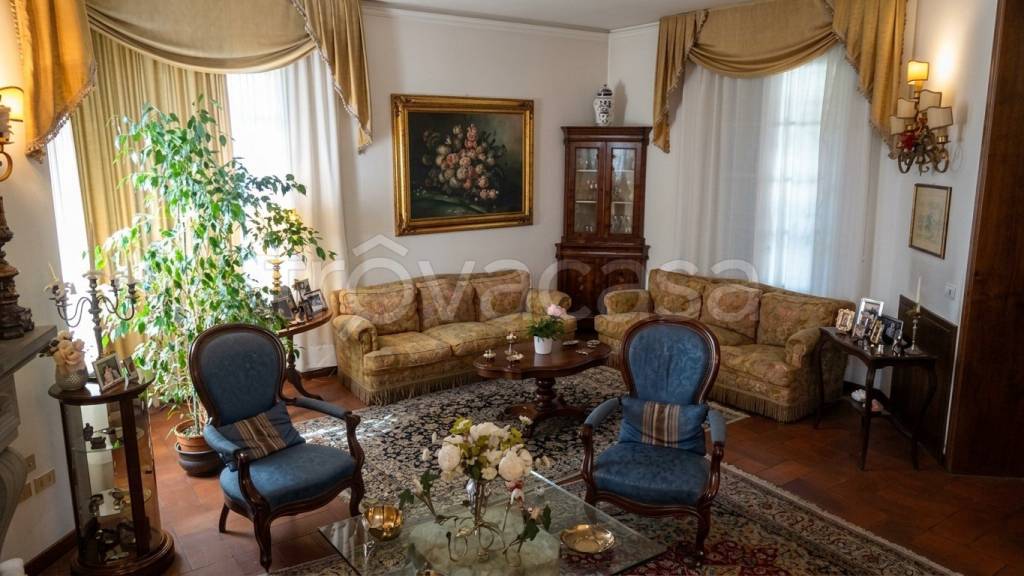 casa indipendente in vendita a Campi Bisenzio