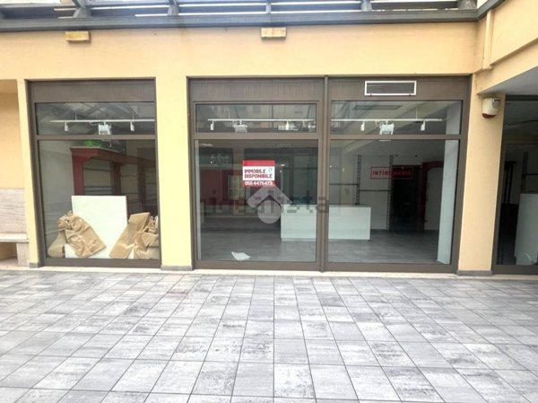 negozio in vendita a Campi Bisenzio