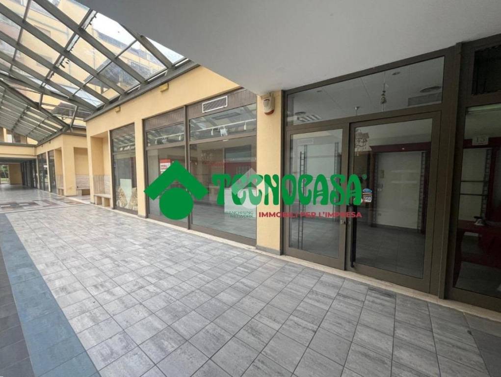 negozio in vendita a Campi Bisenzio