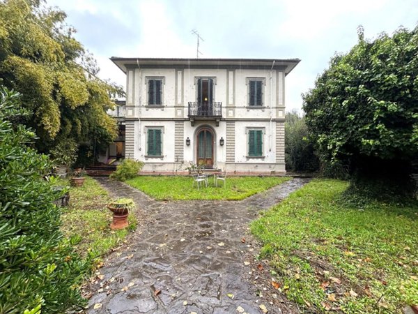negozio in vendita a Campi Bisenzio in zona Case Buffini