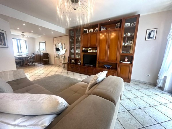casa indipendente in vendita a Campi Bisenzio