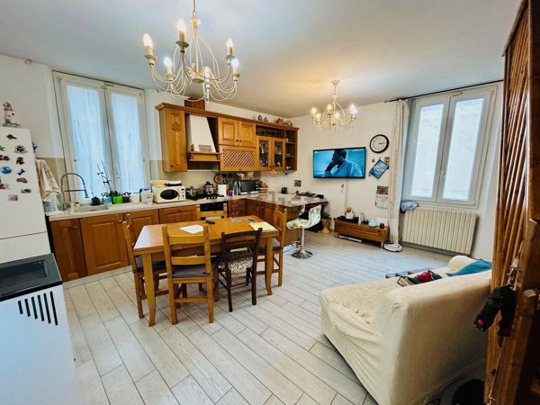 casa indipendente in vendita a Campi Bisenzio