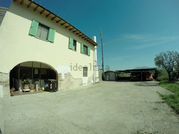 pentavano in vendita a Campi Bisenzio in zona San Piero a Ponti