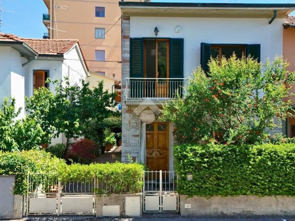 casa indipendente in vendita a Campi Bisenzio