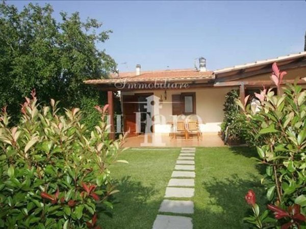 casa indipendente in vendita a Campi Bisenzio