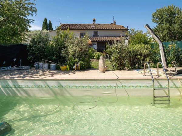 casa indipendente in vendita a Campi Bisenzio in zona San Piero a Ponti