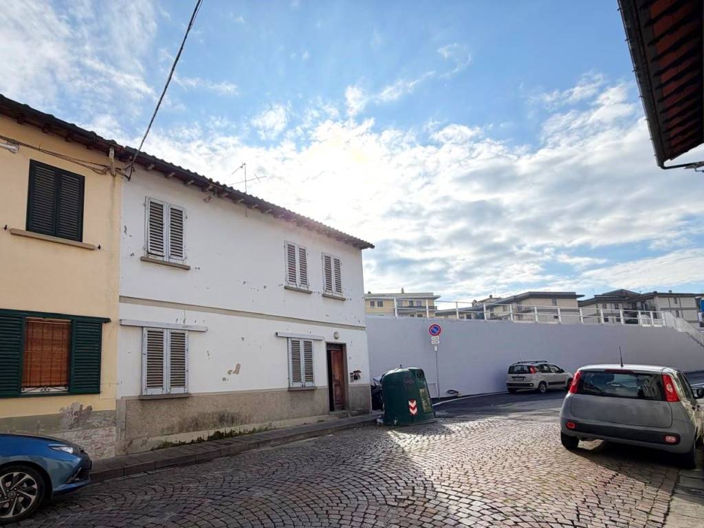 casa indipendente in vendita a Campi Bisenzio