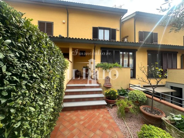 casa indipendente in vendita a Campi Bisenzio