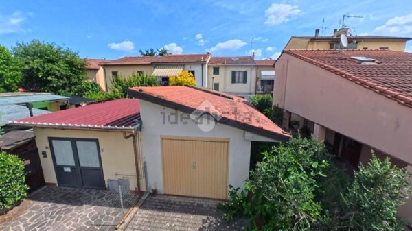 casa indipendente in vendita a Campi Bisenzio in zona Capalle