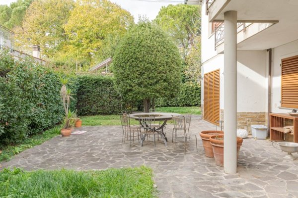 casa indipendente in vendita a Campi Bisenzio