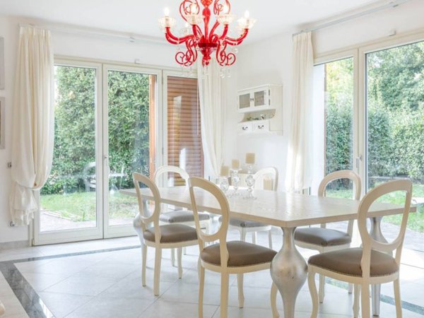 casa indipendente in vendita a Campi Bisenzio