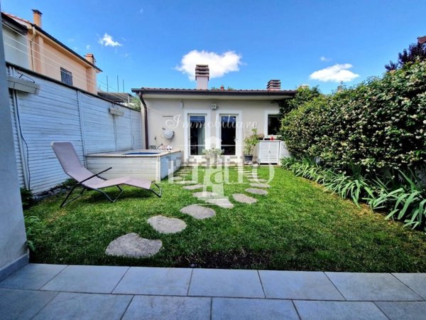 casa indipendente in vendita a Campi Bisenzio