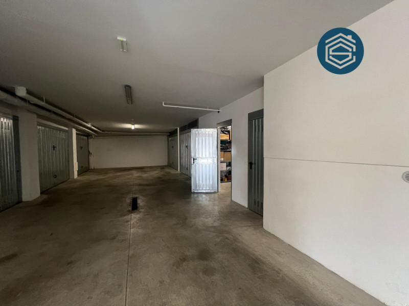 locale di sgombero in vendita a Campi Bisenzio