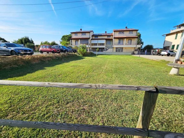 casa indipendente in vendita a Campi Bisenzio