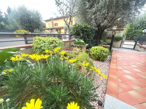 casa indipendente in vendita a Campi Bisenzio in zona San Piero a Ponti