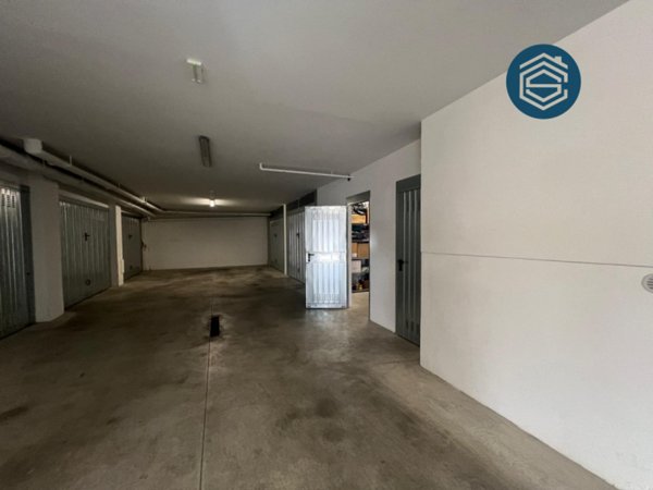 locale di sgombero in vendita a Campi Bisenzio