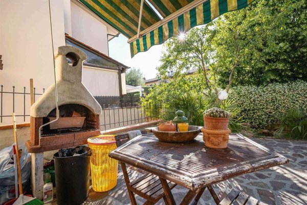 casa indipendente in vendita a Campi Bisenzio