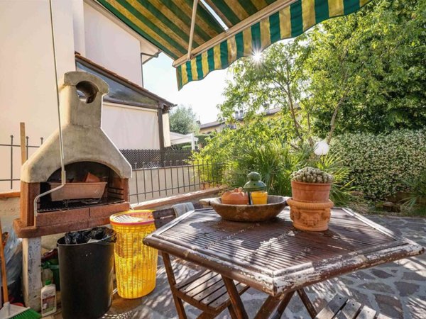 casa indipendente in vendita a Campi Bisenzio