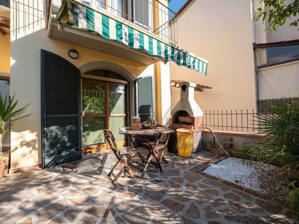 casa indipendente in vendita a Campi Bisenzio