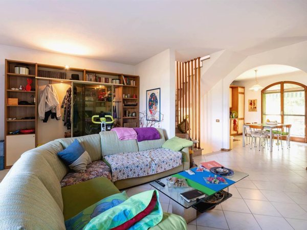 casa indipendente in vendita a Campi Bisenzio