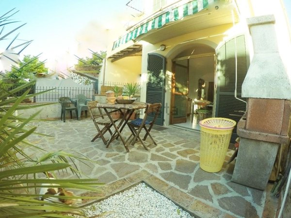casa indipendente in vendita a Campi Bisenzio