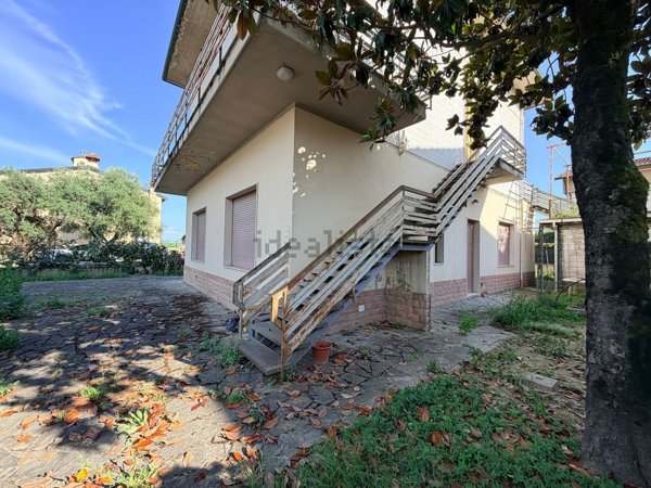casa indipendente in vendita a Campi Bisenzio in zona San Piero a Ponti