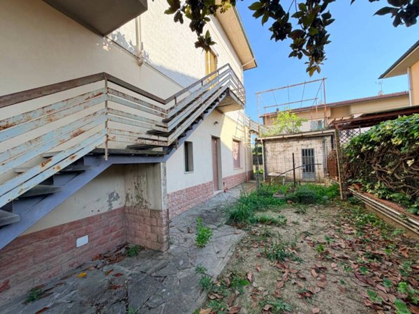 casa indipendente in vendita a Campi Bisenzio in zona San Cresci