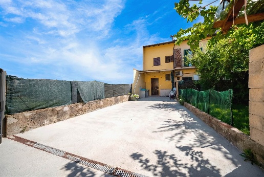 casa indipendente in vendita a Campi Bisenzio in zona San Donnino