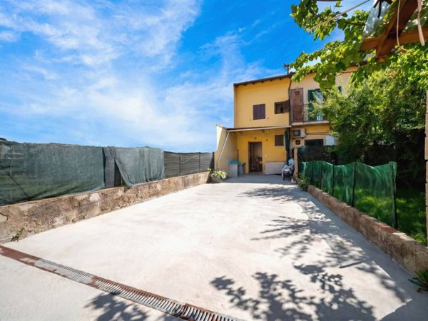 casa indipendente in vendita a Campi Bisenzio in zona San Donnino