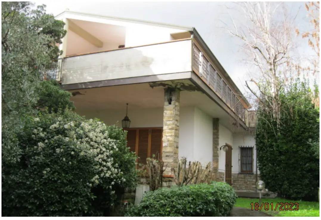 casa indipendente in vendita a Campi Bisenzio