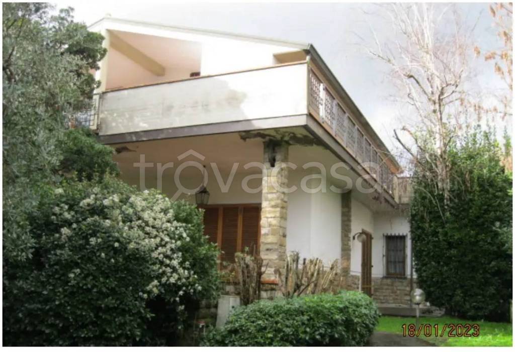 casa indipendente in vendita a Campi Bisenzio