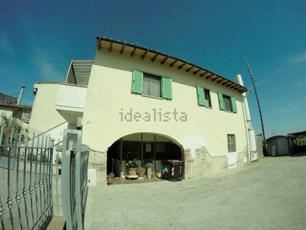 pentavano in vendita a Campi Bisenzio in zona San Piero a Ponti