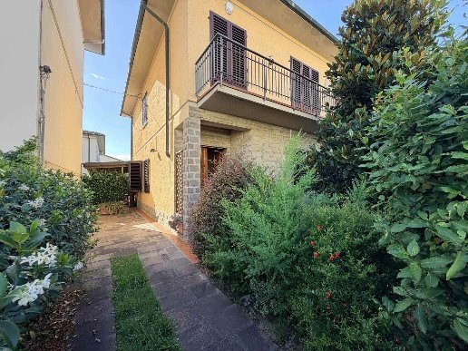 casa indipendente in vendita a Campi Bisenzio