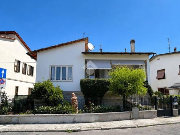 casa indipendente in vendita a Campi Bisenzio